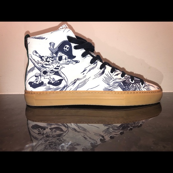 COPY - GUCCI x Donald Duck Capsule Collection - Picture 2 of 9